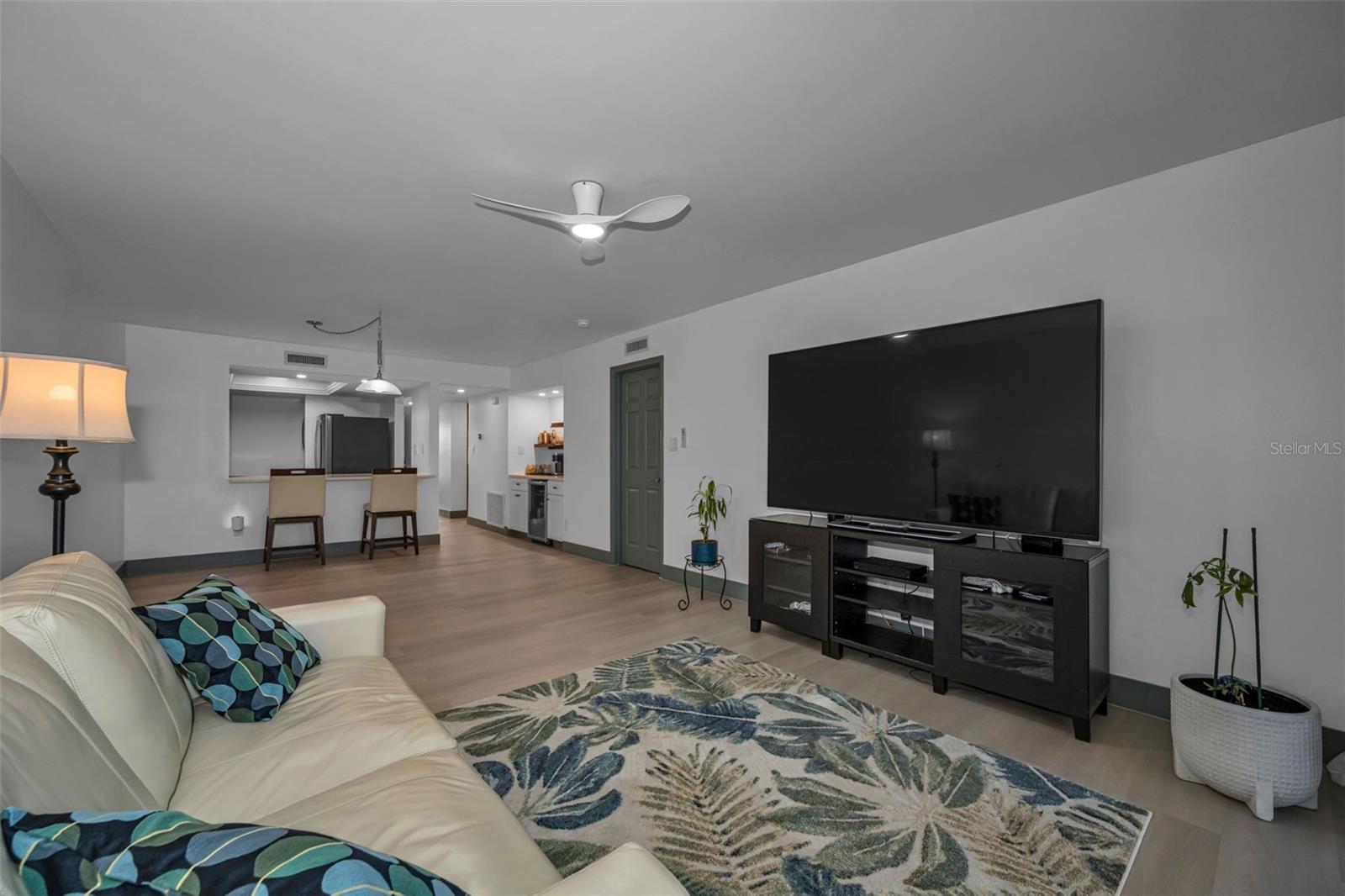ISLAND VIEW SOUTH CONDO - Residential