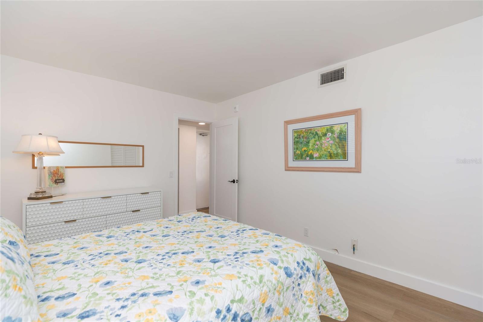 LA PUERTA DEL SOL CONDO - Residential