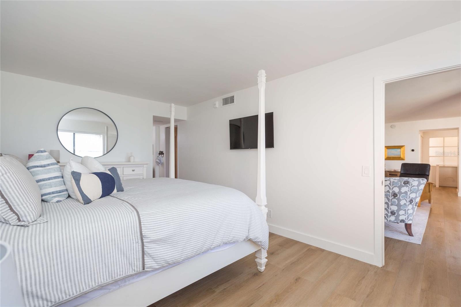 LA PUERTA DEL SOL CONDO - Residential