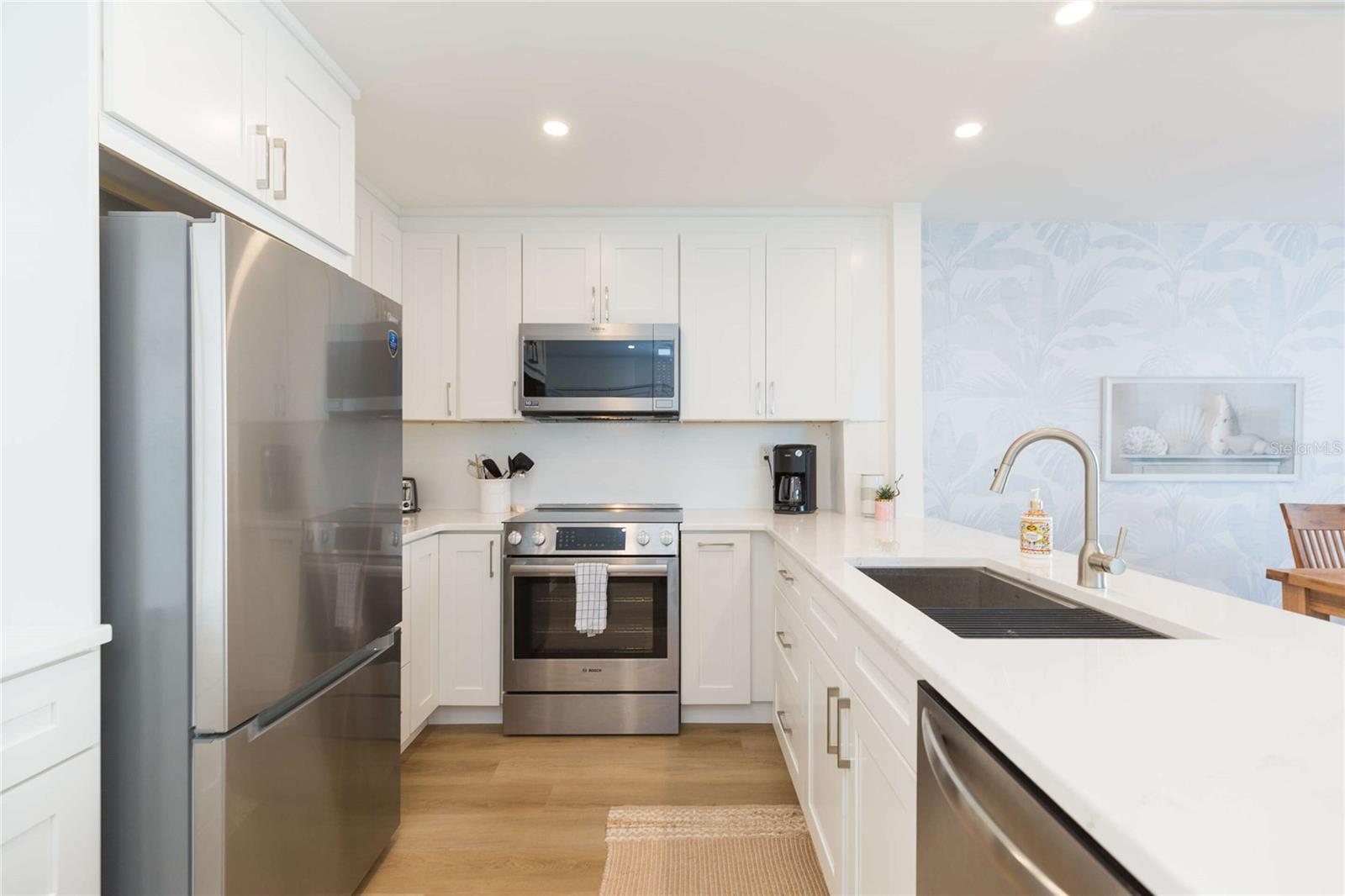 LA PUERTA DEL SOL CONDO - Residential