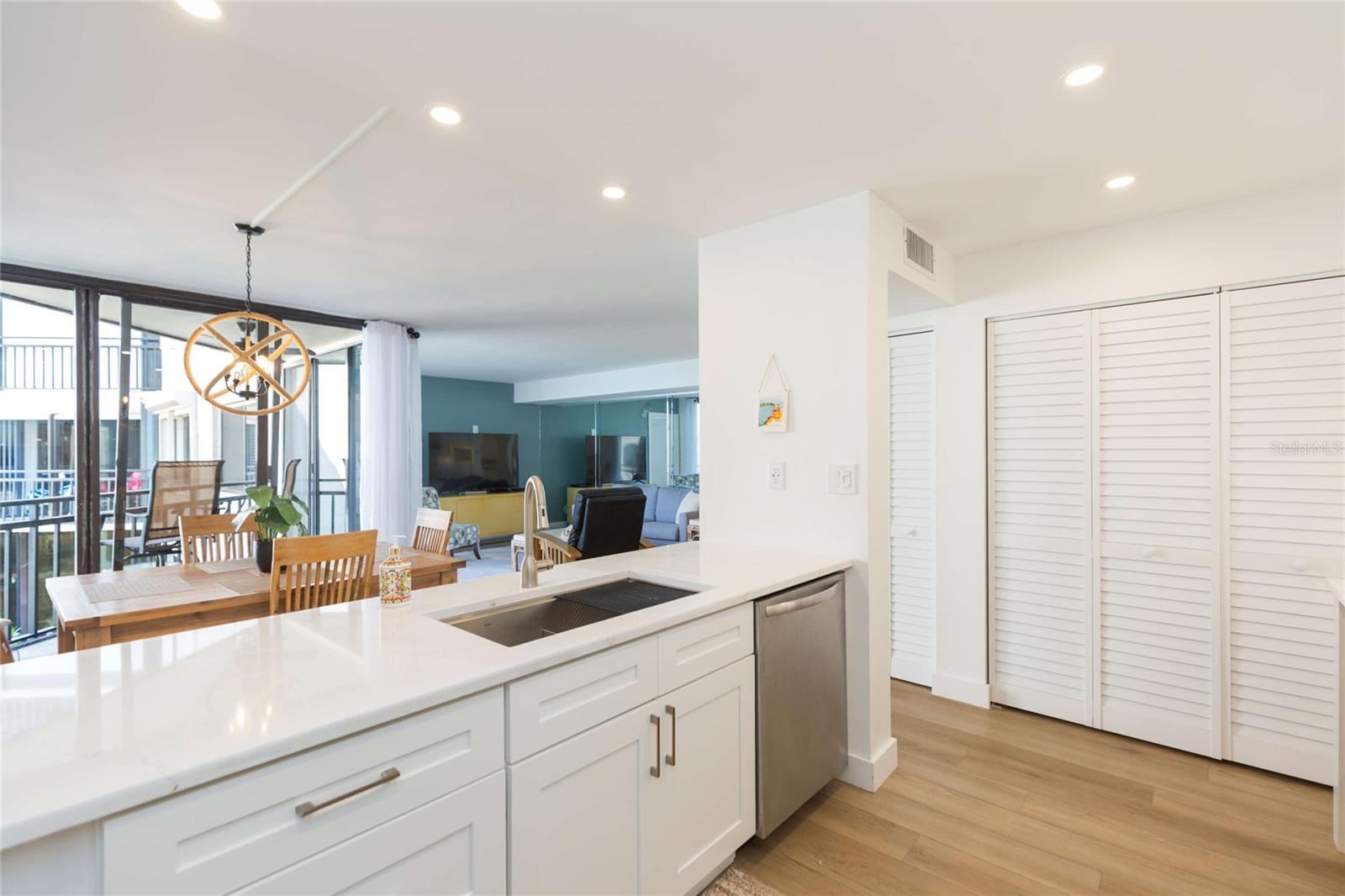 LA PUERTA DEL SOL CONDO - Residential