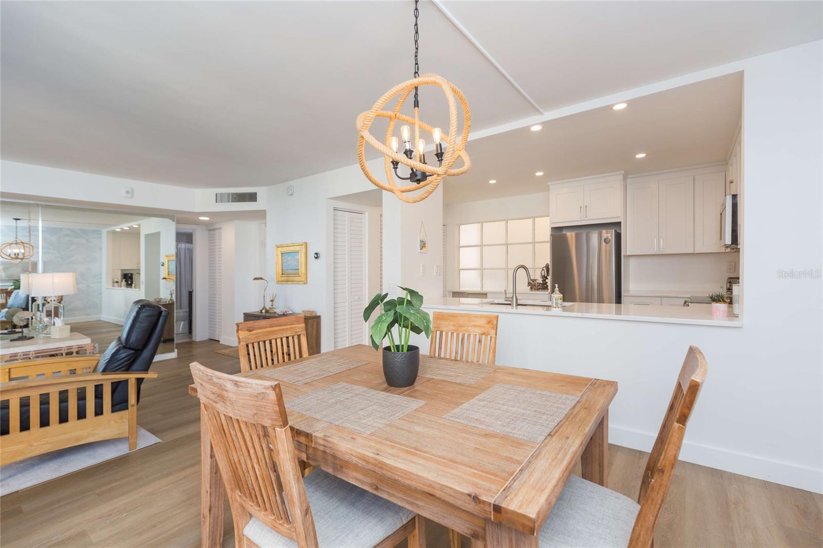 LA PUERTA DEL SOL CONDO - Residential