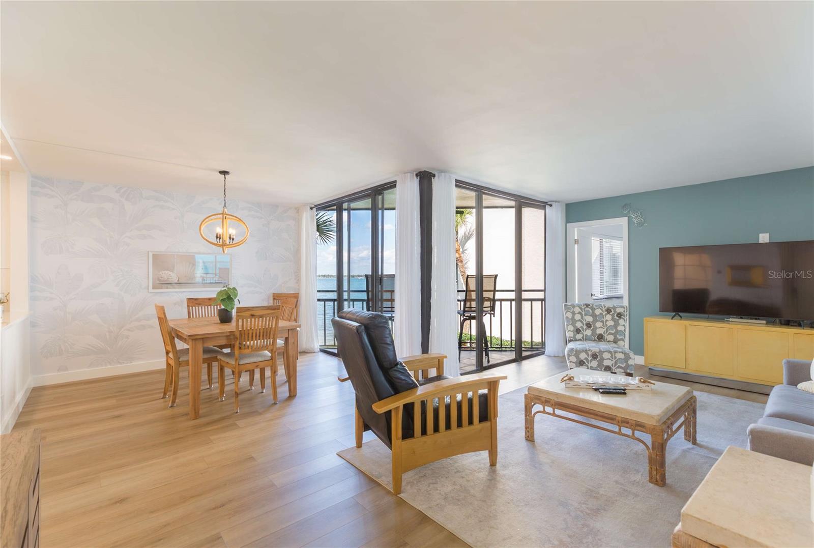 LA PUERTA DEL SOL CONDO - Residential