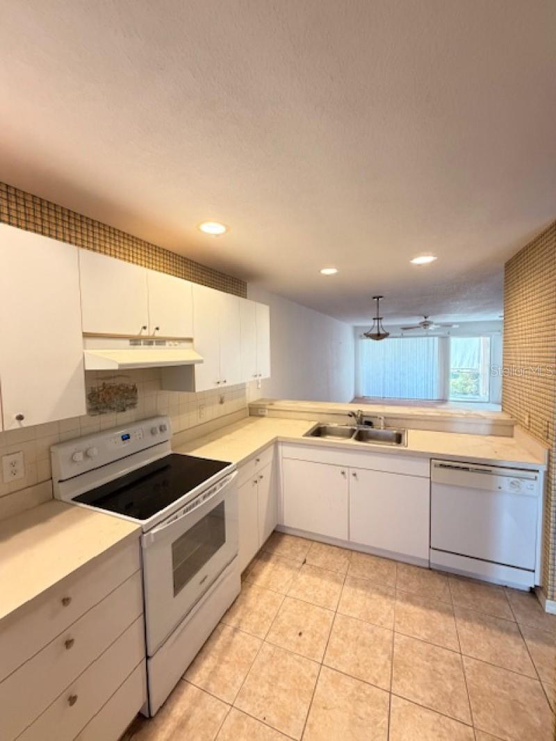 WATERS EDGE AT HERITAGE OAK PA - Residential