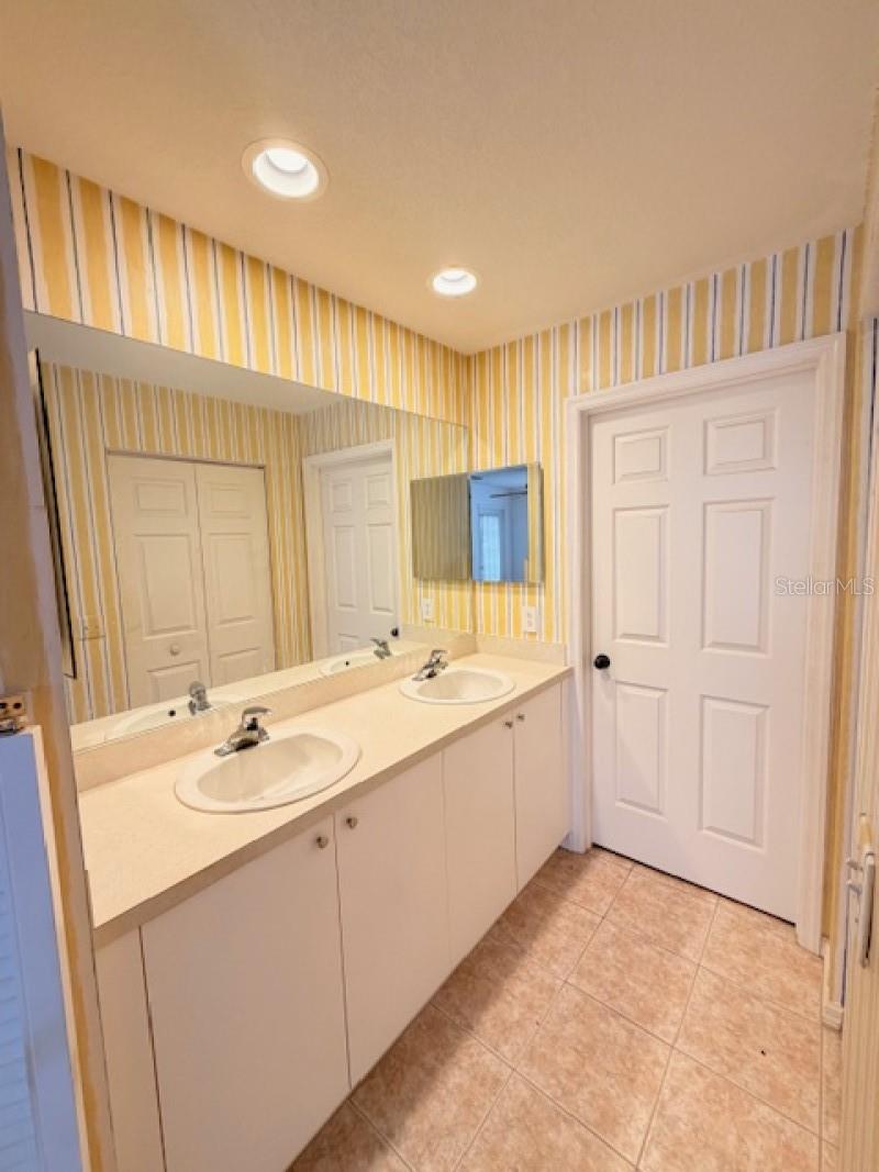 WATERS EDGE AT HERITAGE OAK PA - Residential