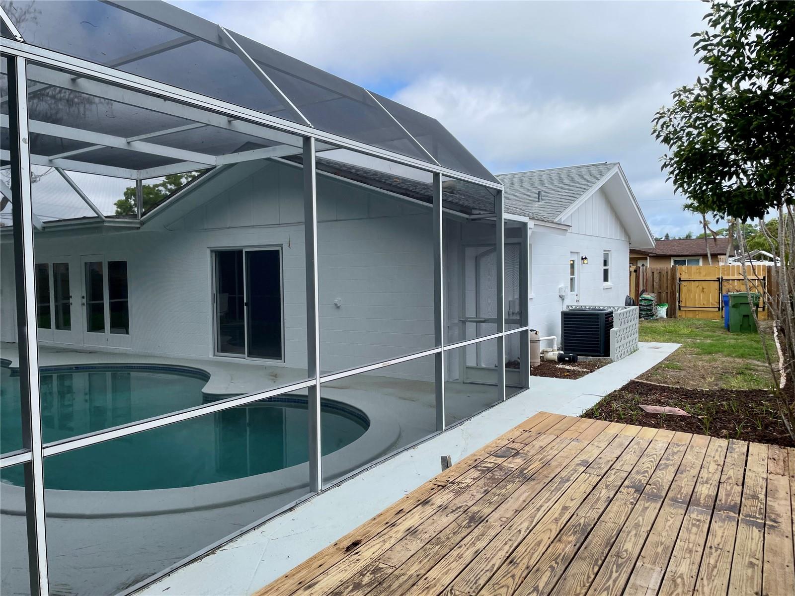 COUNTRY CLUB HEIGHTS FIRST ADD - Residential