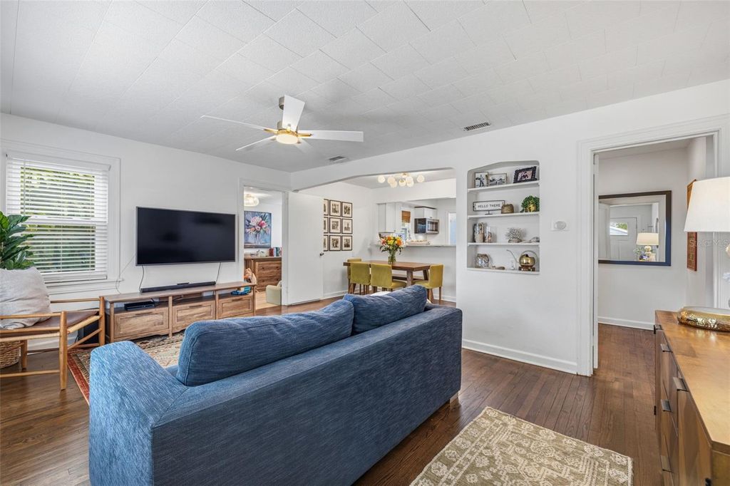 Photo of 3125 Queen Street N, St Petersburg, FL 33713 (MLS # TB8495237)
