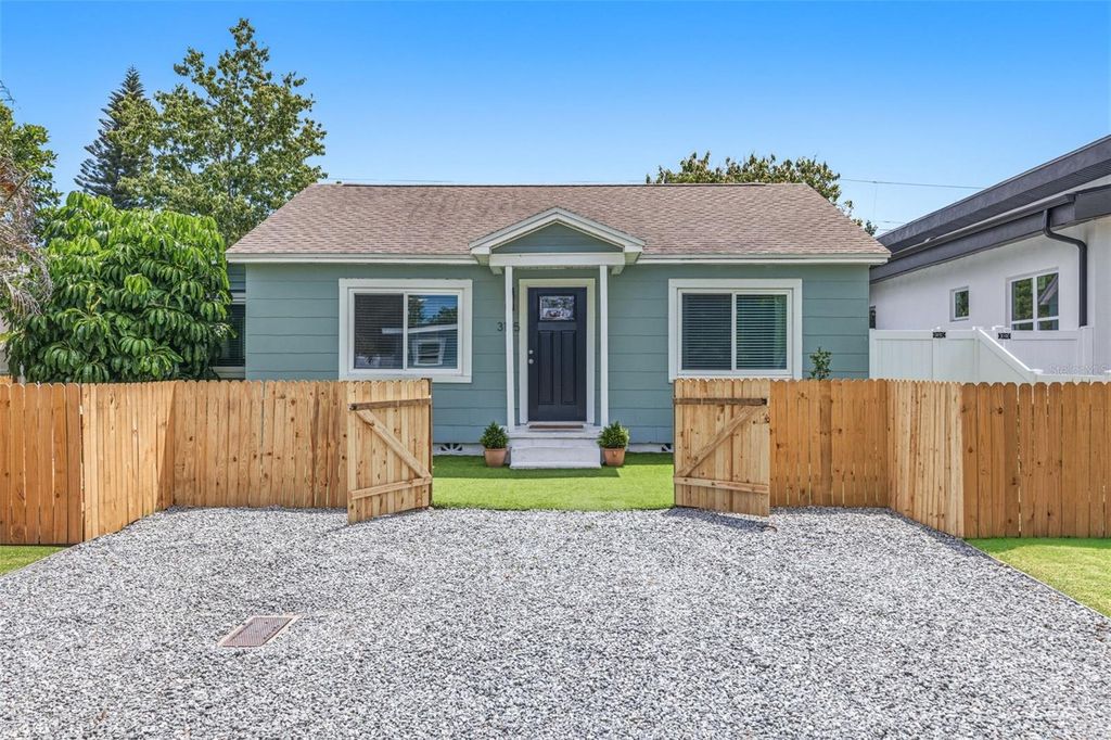 Photo of 3125 Queen Street N, St Petersburg, FL 33713 (MLS # TB8495237)