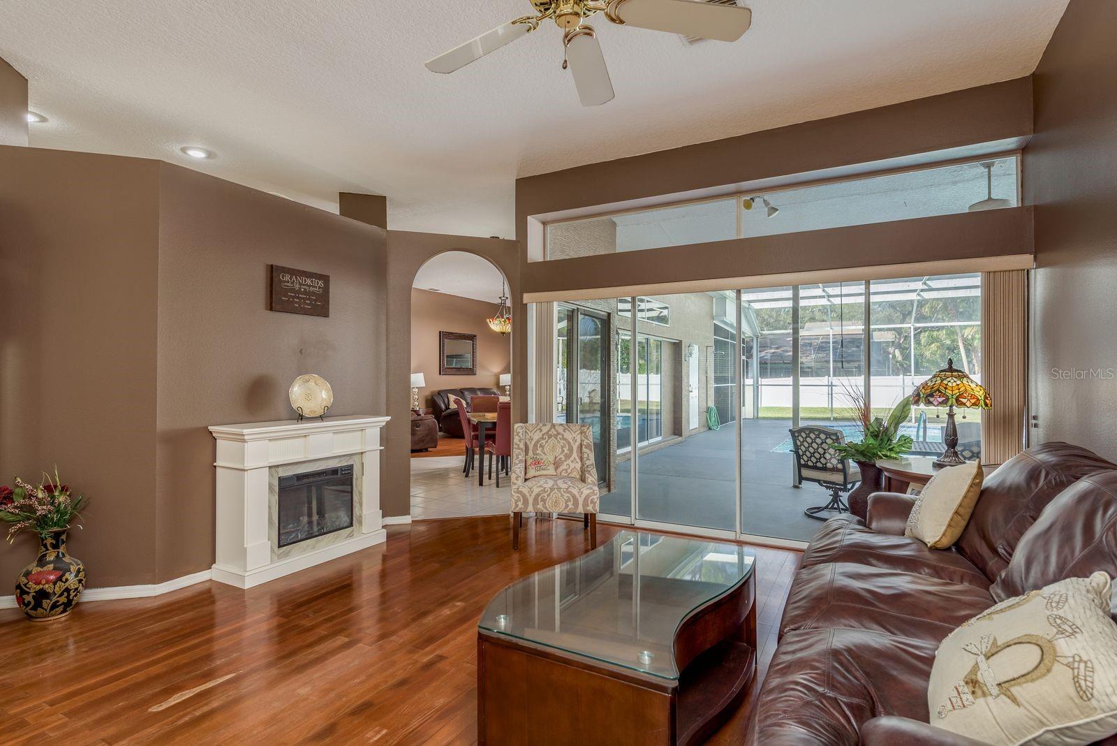 Casas a venda 4 - Jen Dantas 3206 ENISGROVE DRIVE E