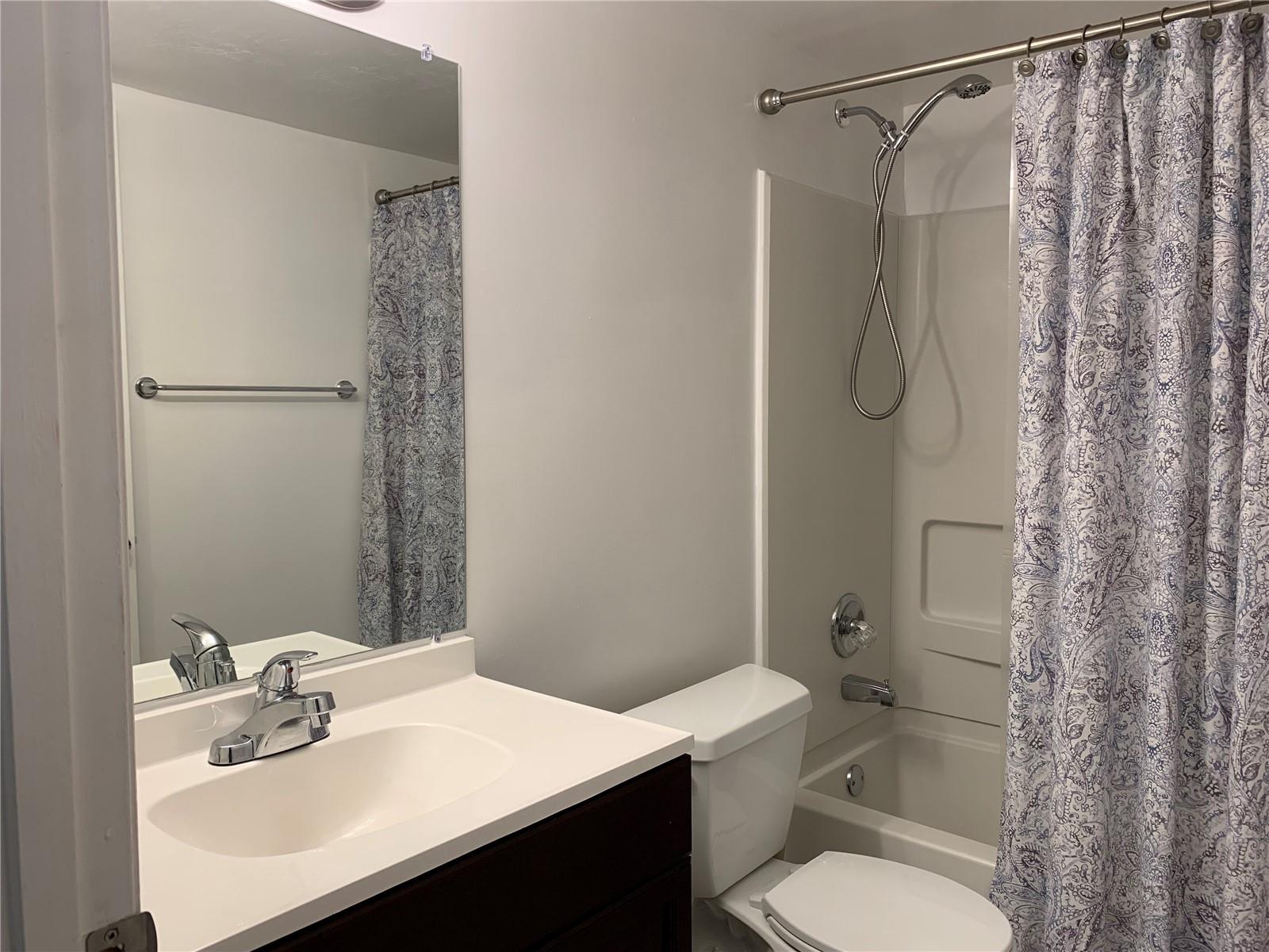 ROCKWOOD VILLAS - CONDO - Residential Lease