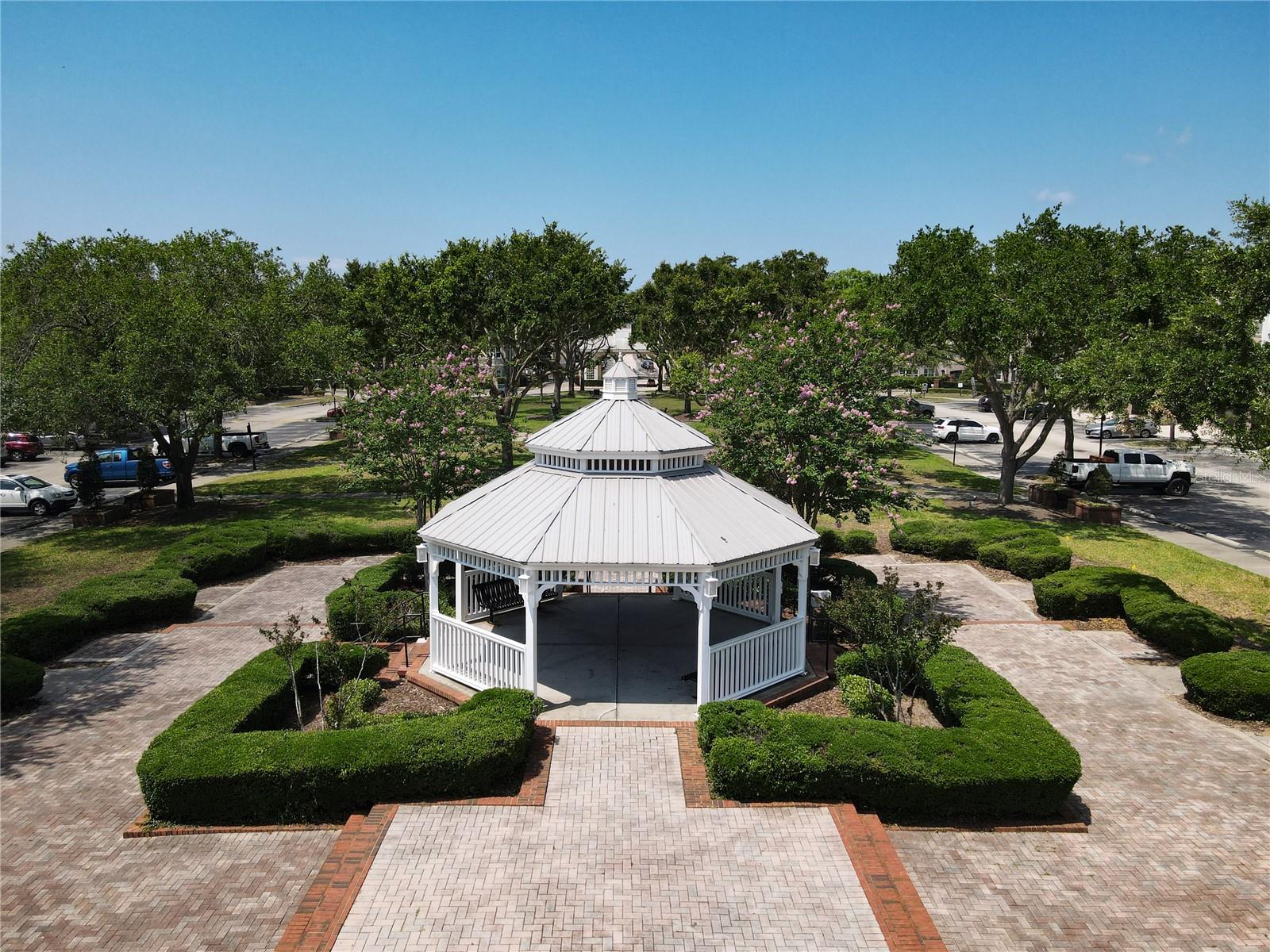 HAMPTONS/METROWEST - Residential