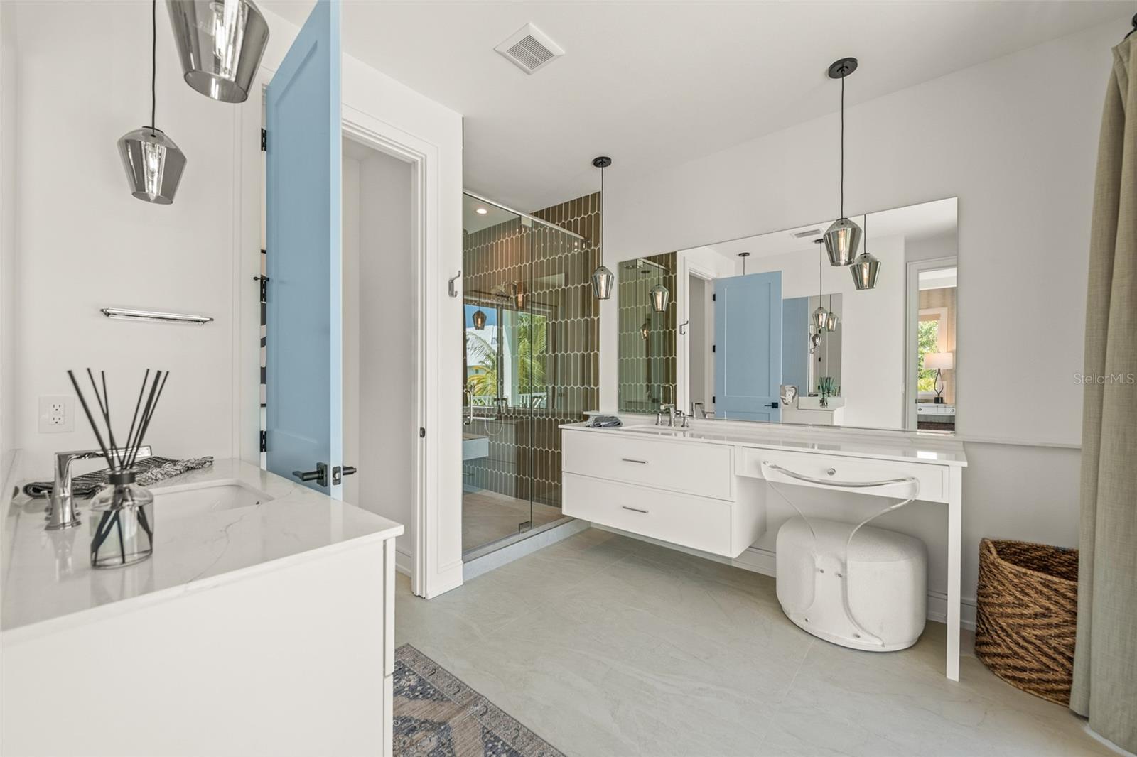 6999300; ANNA MARIA BEACH; LOT 15; BLOCK 17; PB 1/ - Residential