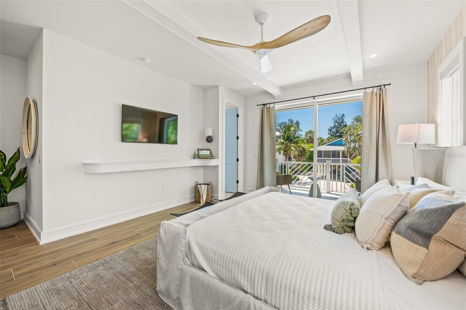 6999300; ANNA MARIA BEACH; LOT 15; BLOCK 17; PB 1/ - Residential