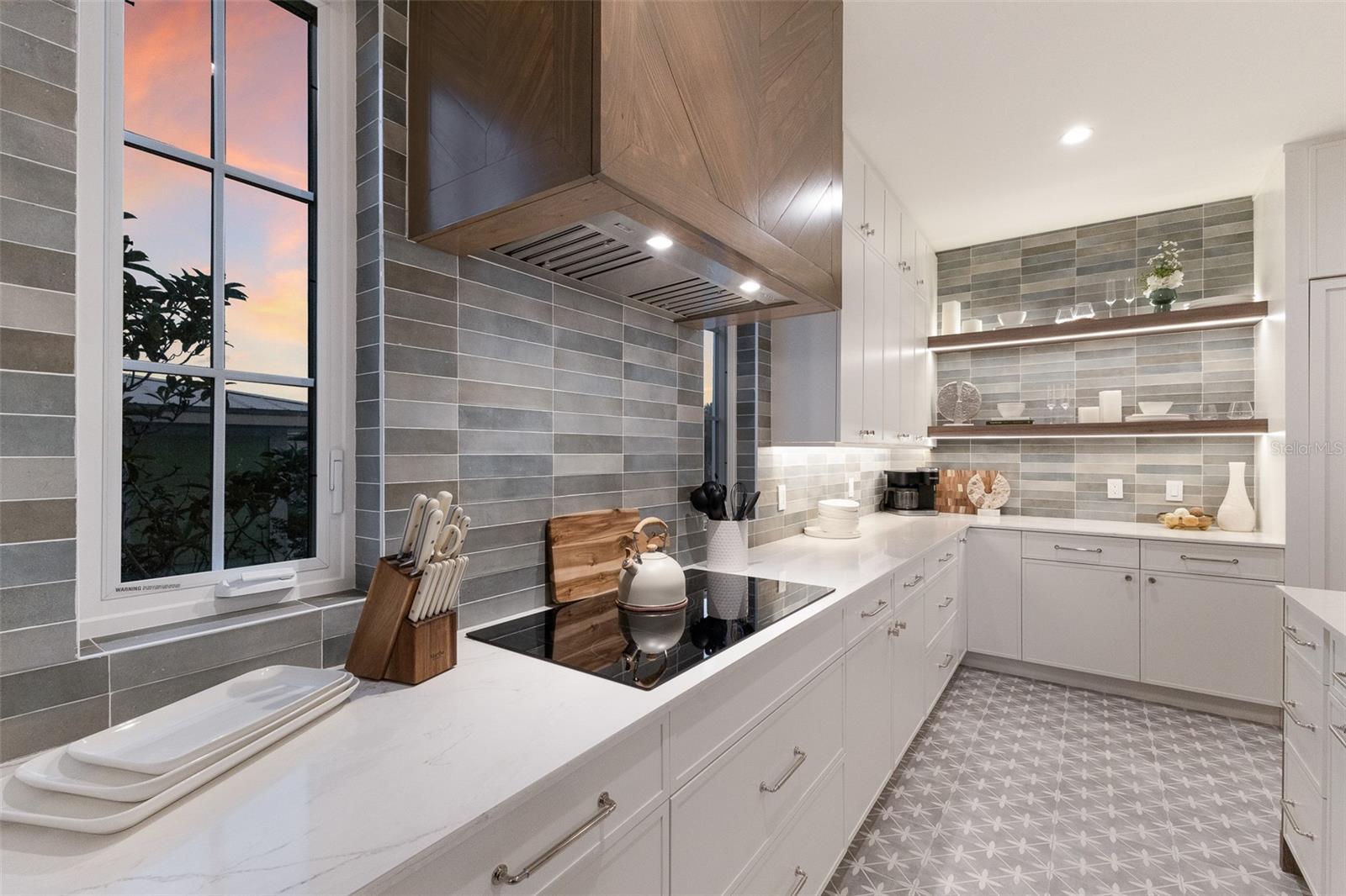 6999300; ANNA MARIA BEACH; LOT 15; BLOCK 17; PB 1/ - Residential