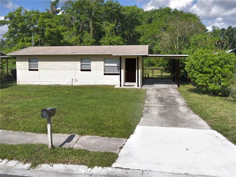 Photo of 306 Campus View Drive, Orlando, FL 32810 (MLS # O6357101)