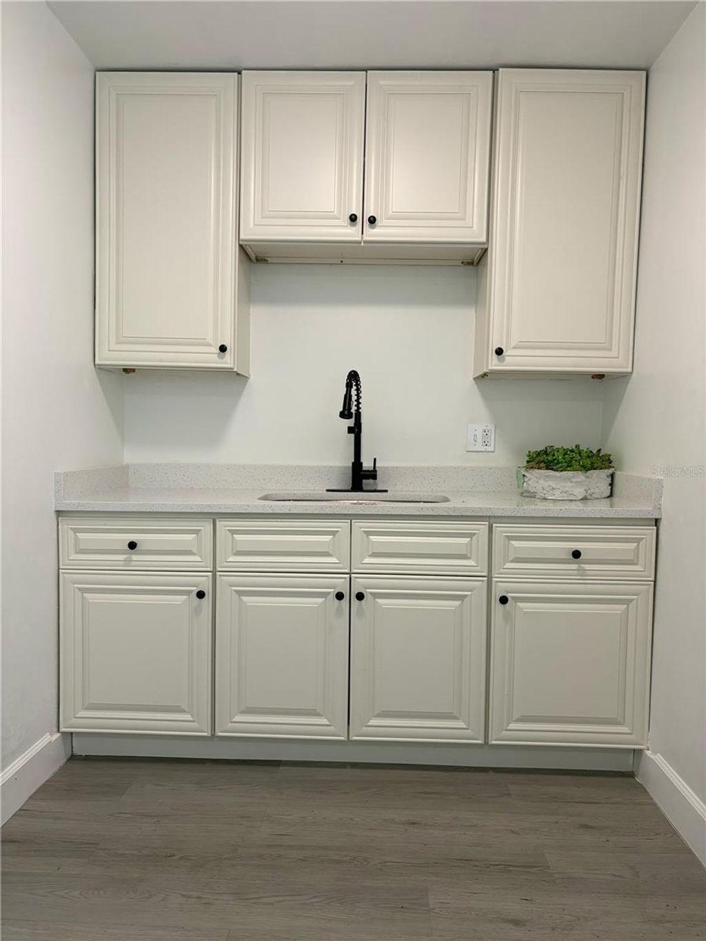 Photo of 306 Campus View Drive, Orlando, FL 32810 (MLS # O6357101)