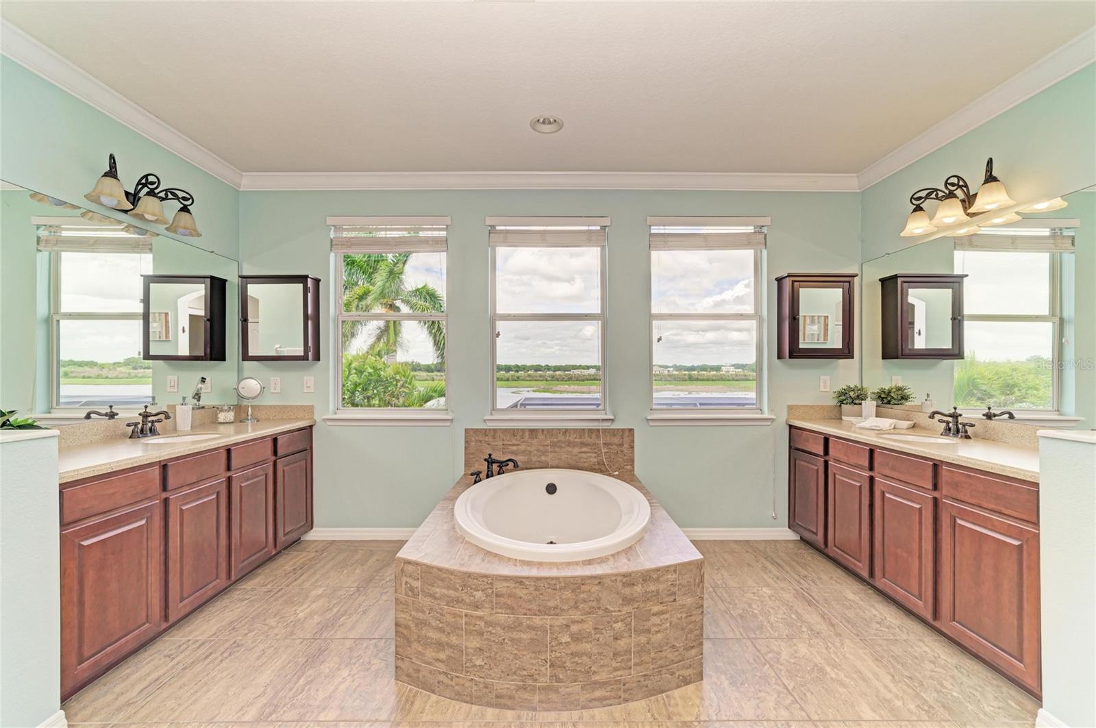 REGENT LAKE - Residential