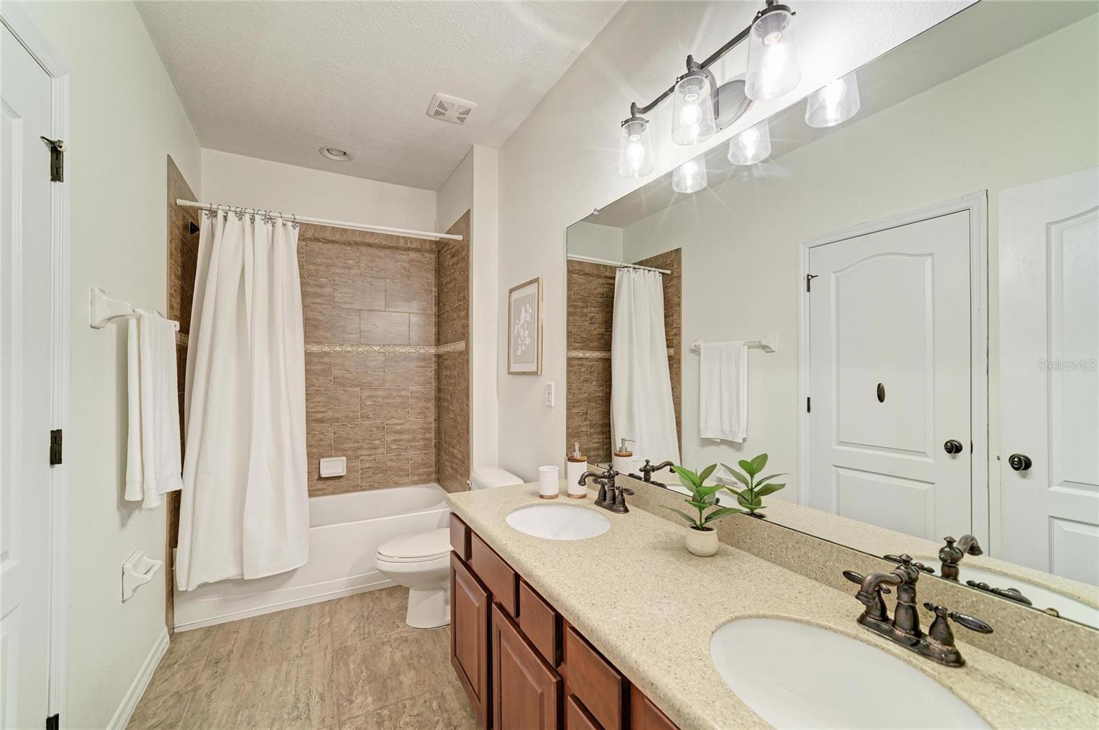 REGENT LAKE - Residential