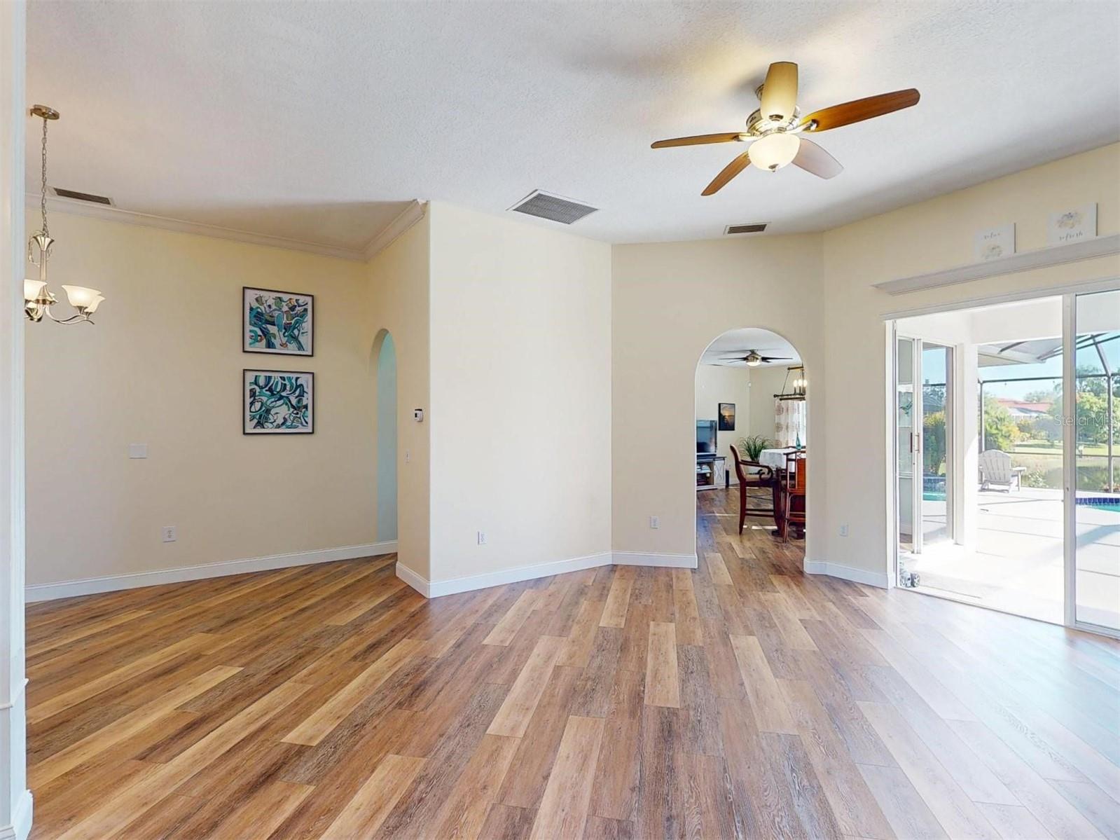 MCINTOSH LAKE - Residential