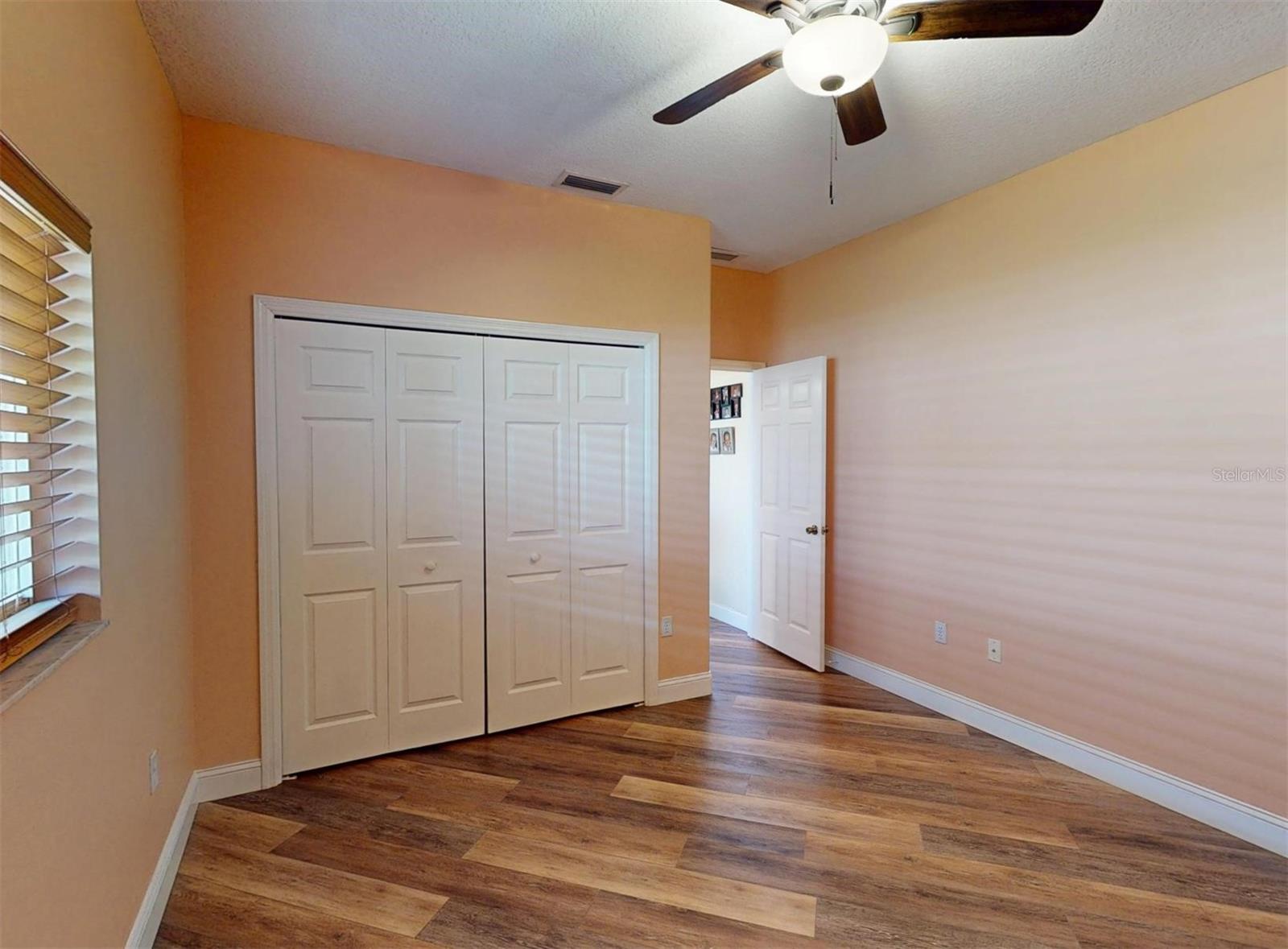 MCINTOSH LAKE - Residential