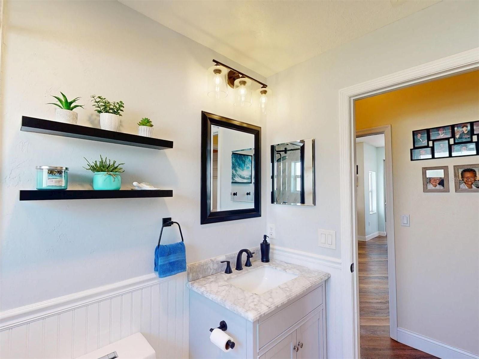 MCINTOSH LAKE - Residential