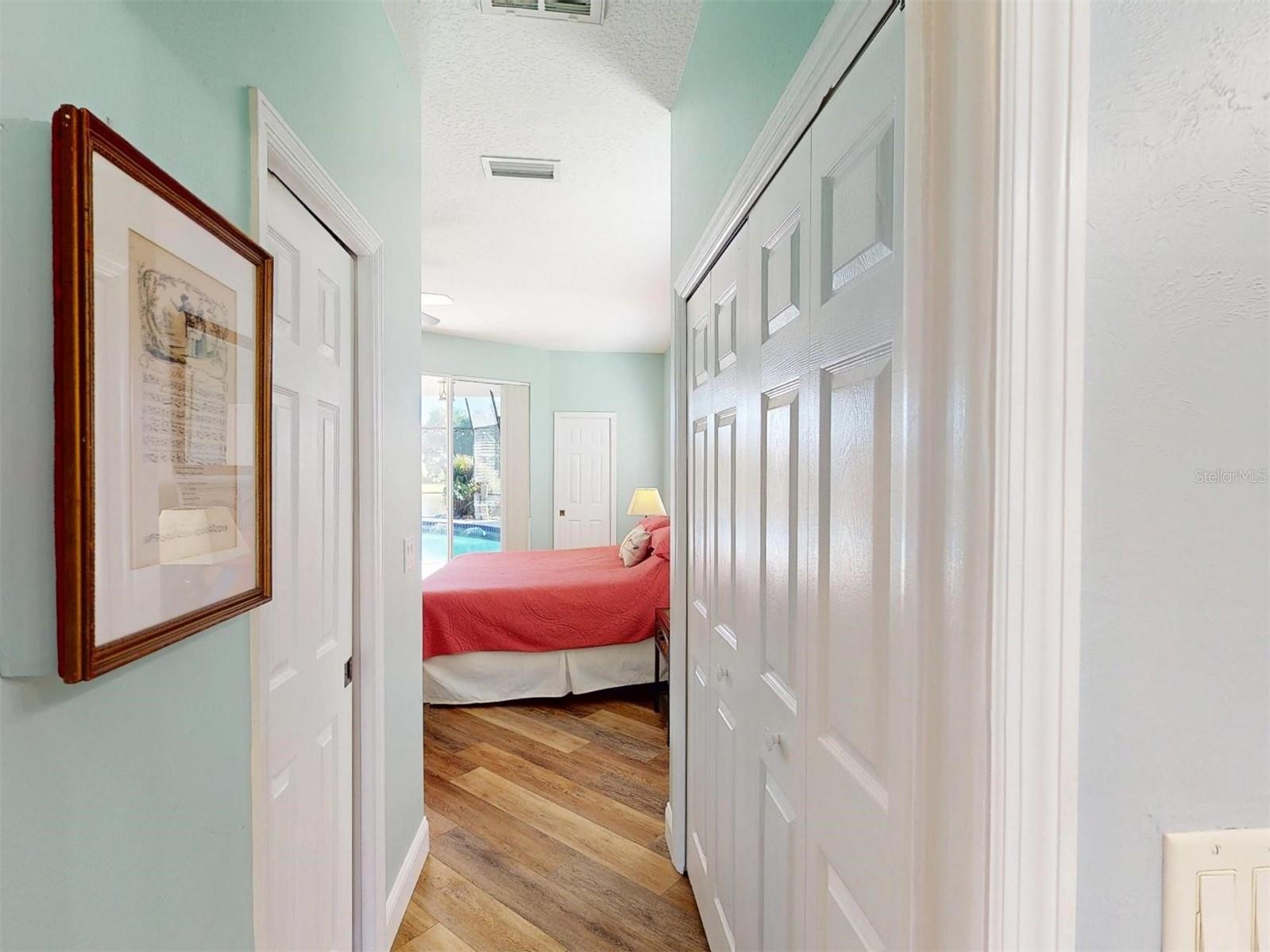 MCINTOSH LAKE - Residential