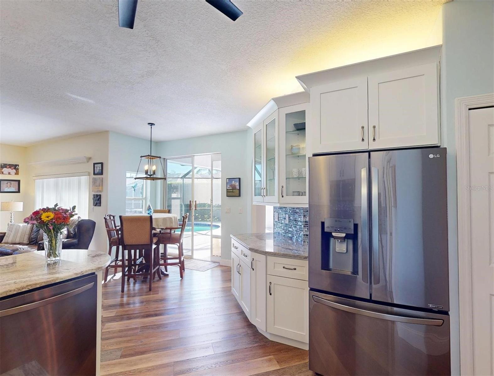 MCINTOSH LAKE - Residential