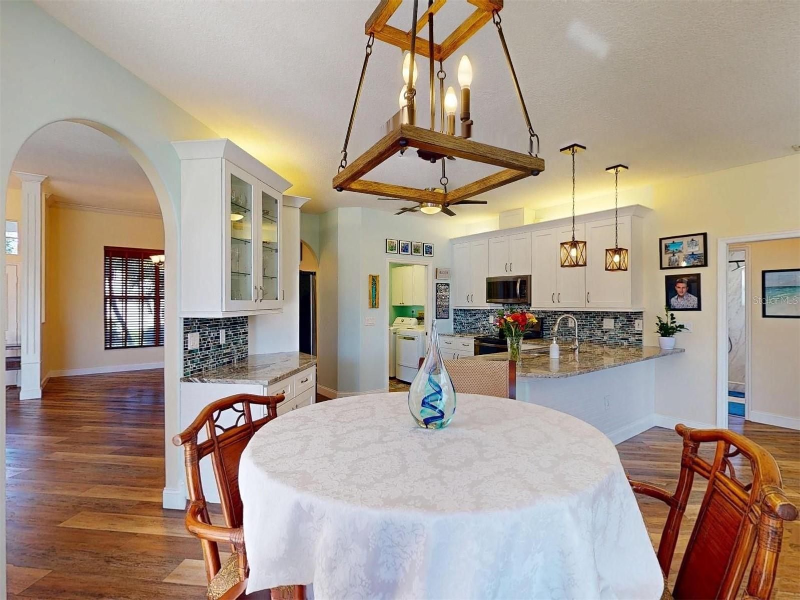 MCINTOSH LAKE - Residential