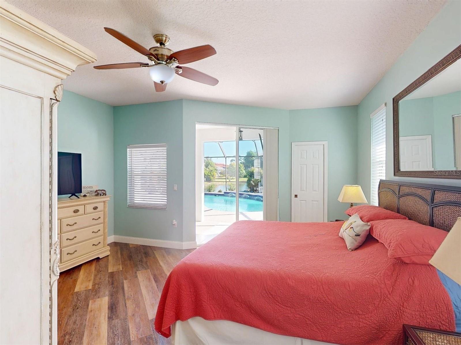 MCINTOSH LAKE - Residential