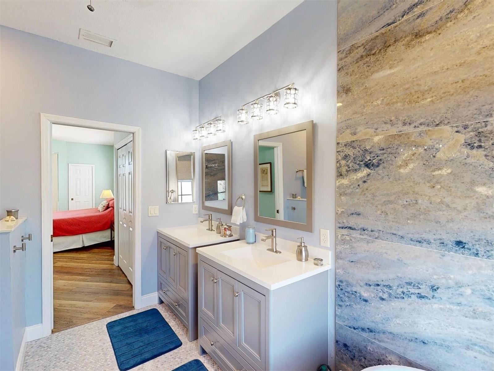 MCINTOSH LAKE - Residential