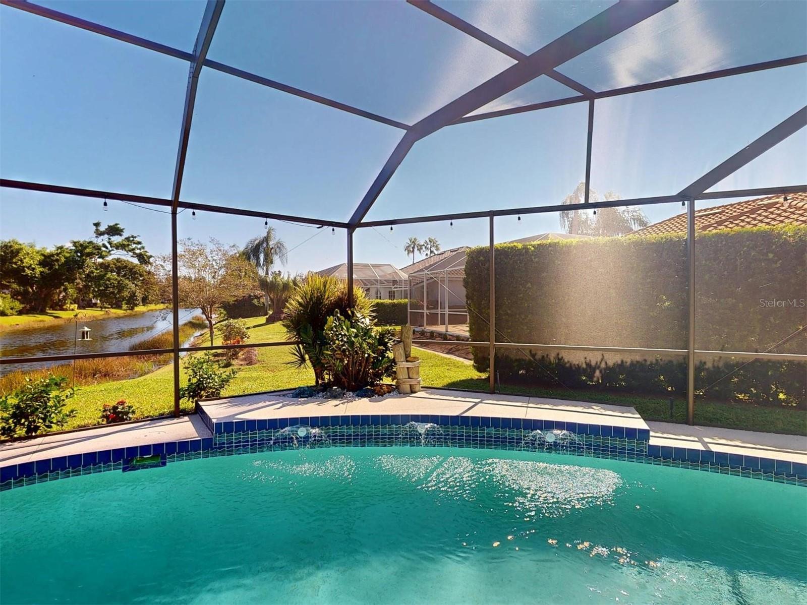 MCINTOSH LAKE - Residential