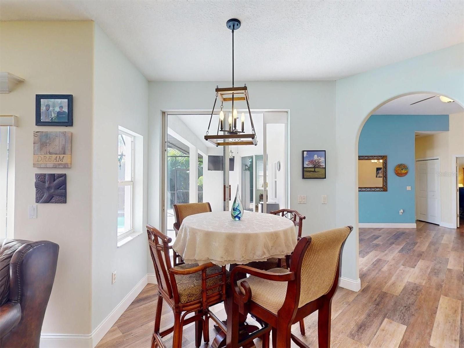 MCINTOSH LAKE - Residential