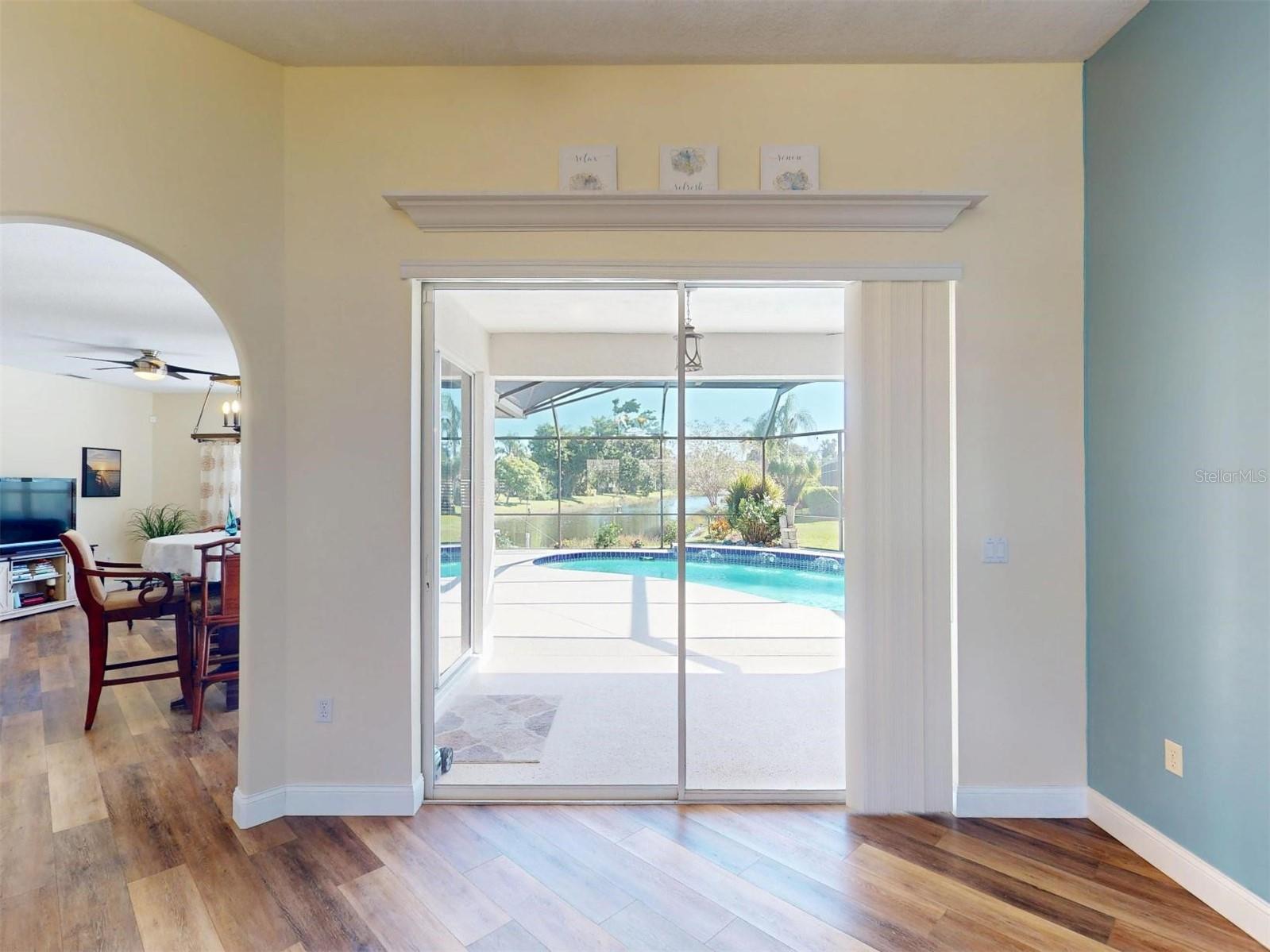 MCINTOSH LAKE - Residential