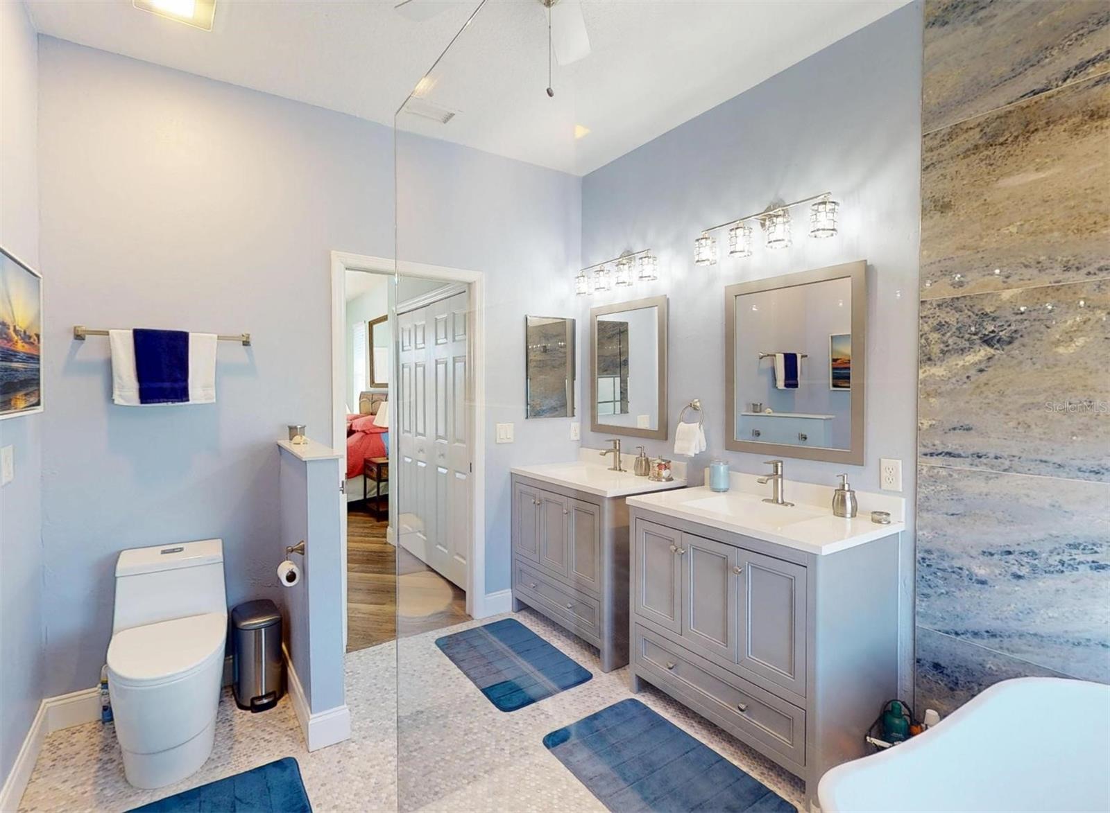 MCINTOSH LAKE - Residential