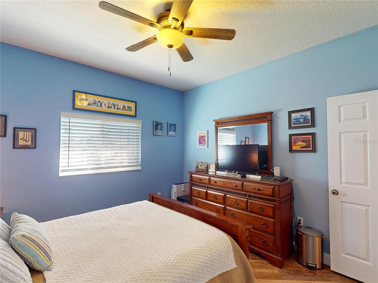 MCINTOSH LAKE - Residential