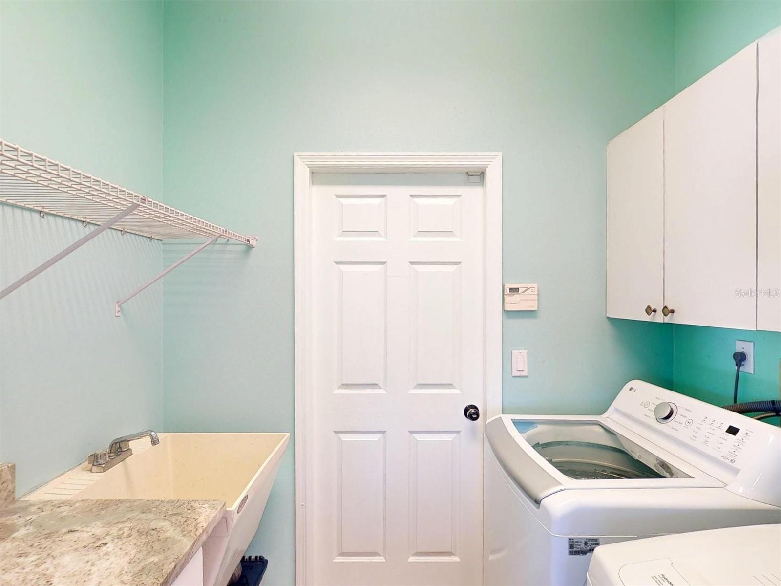 MCINTOSH LAKE - Residential