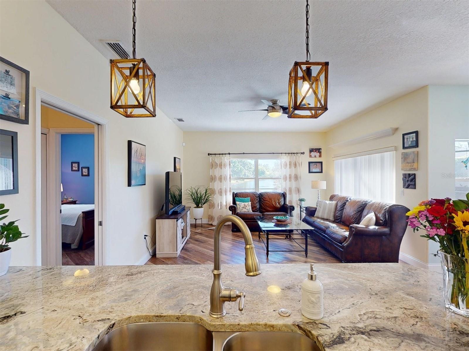 MCINTOSH LAKE - Residential