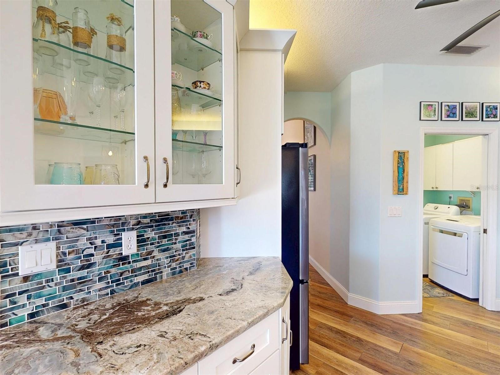 MCINTOSH LAKE - Residential