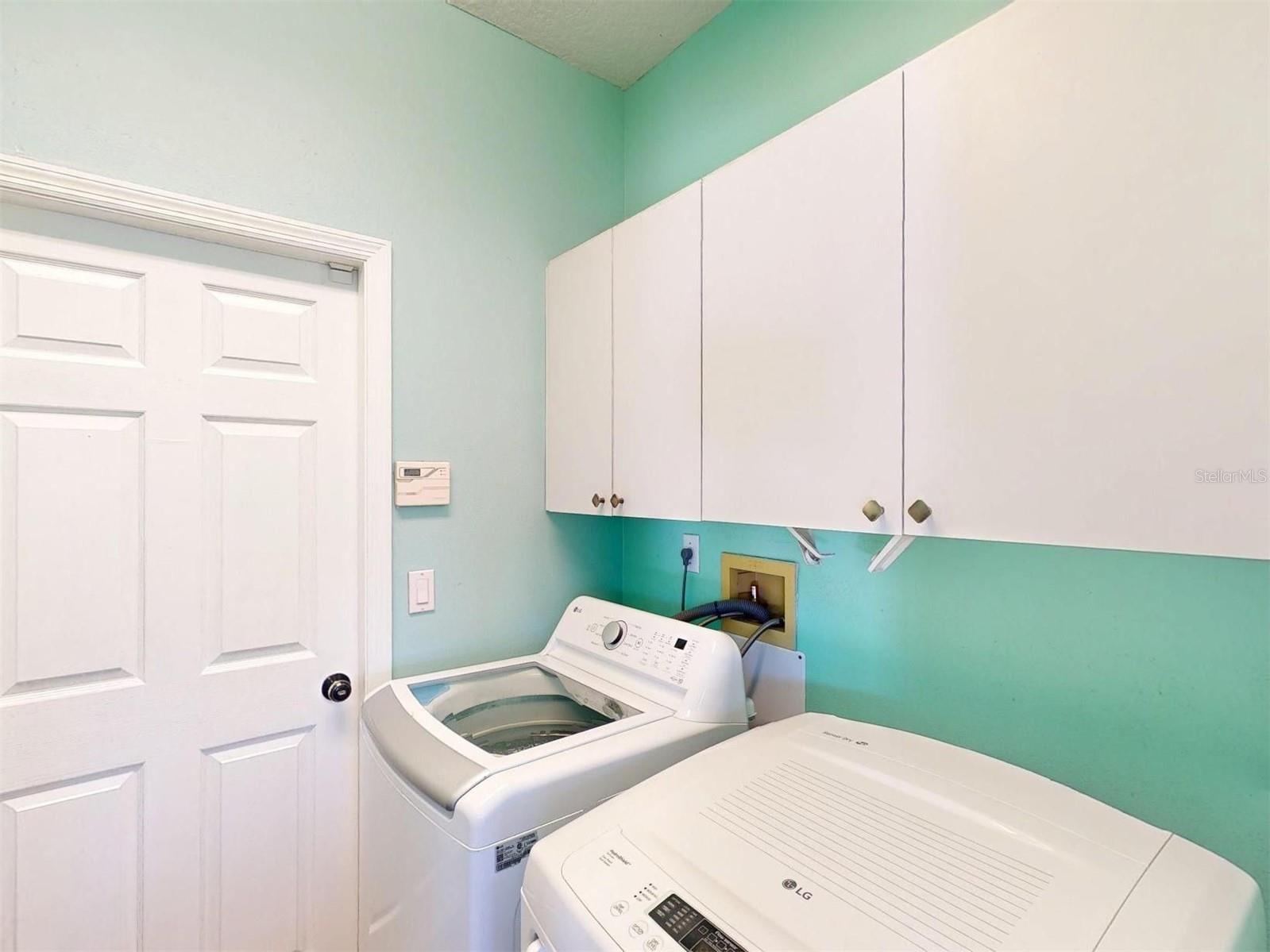 MCINTOSH LAKE - Residential