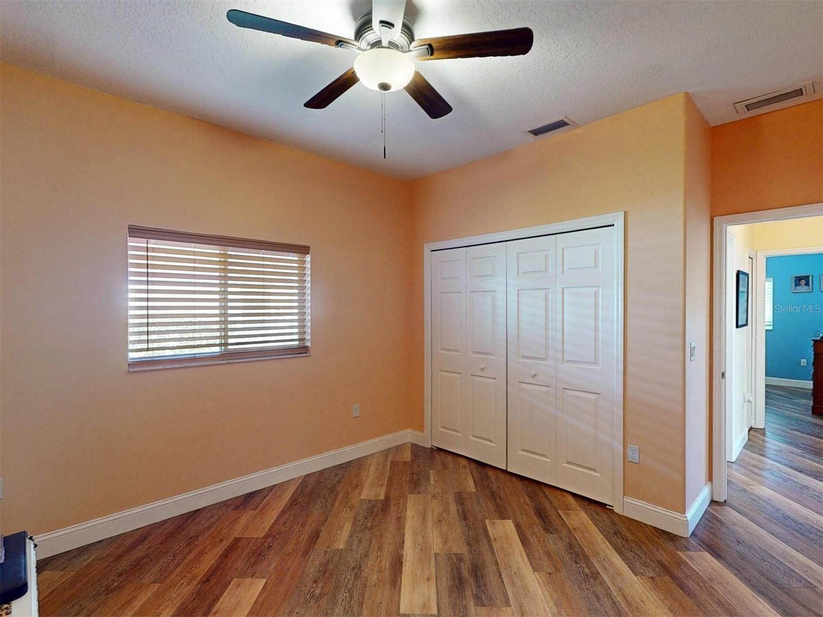 MCINTOSH LAKE - Residential