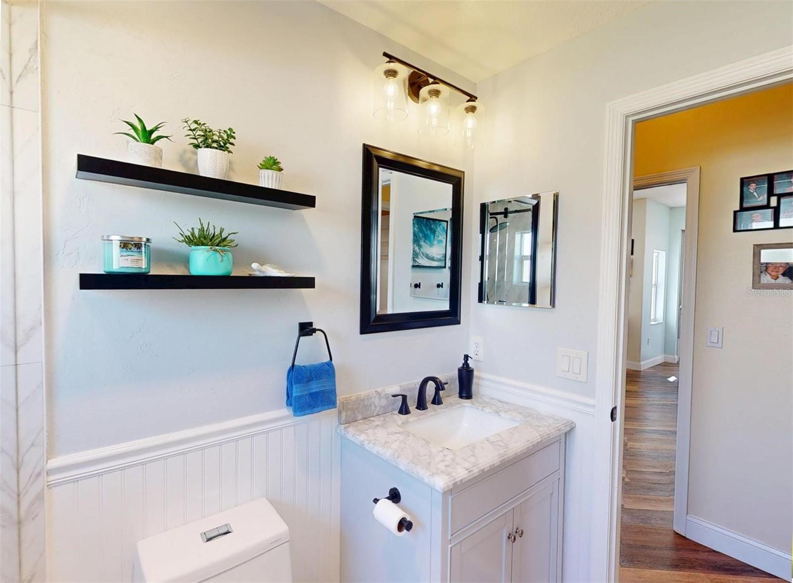 MCINTOSH LAKE - Residential