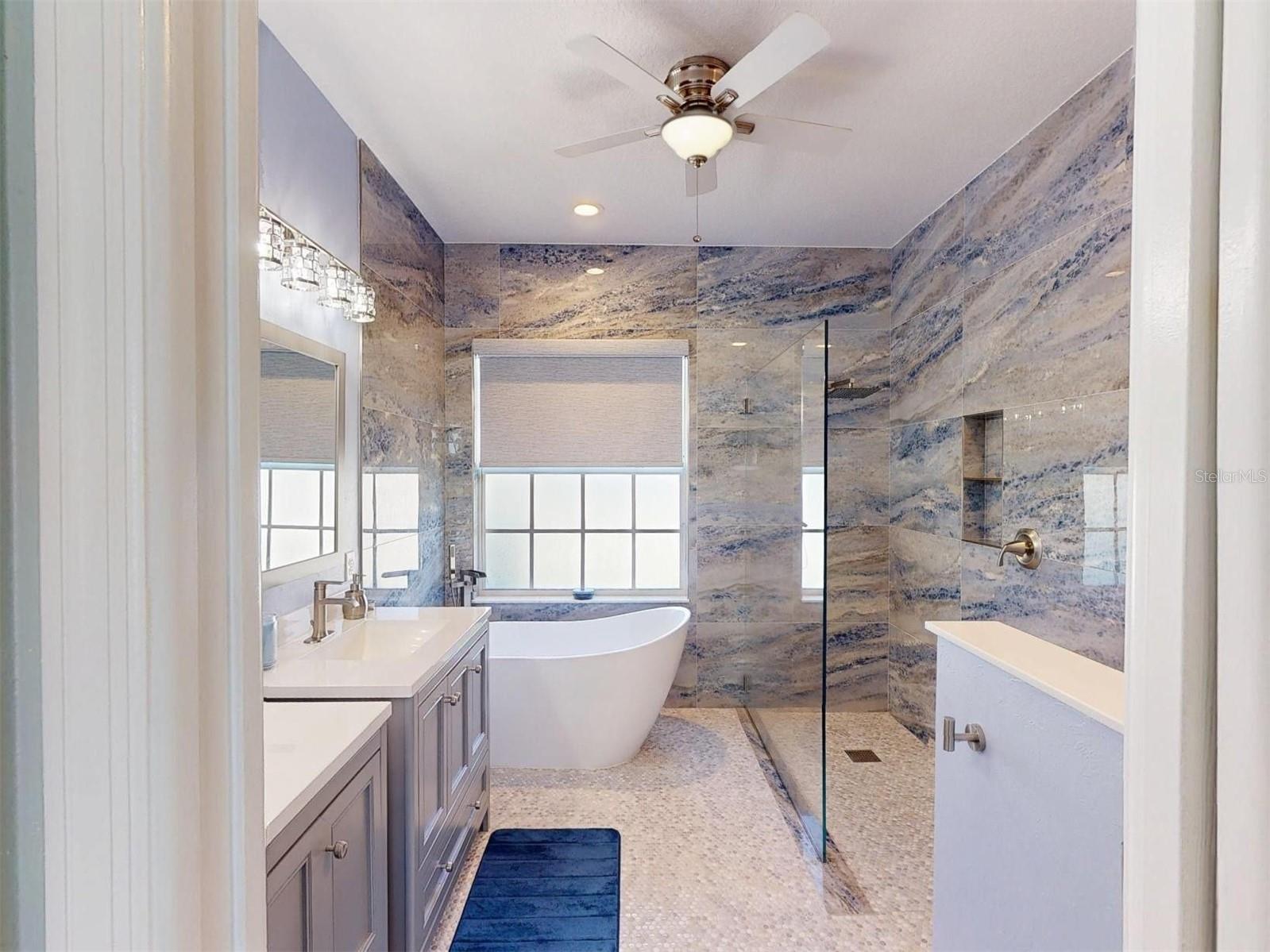 MCINTOSH LAKE - Residential