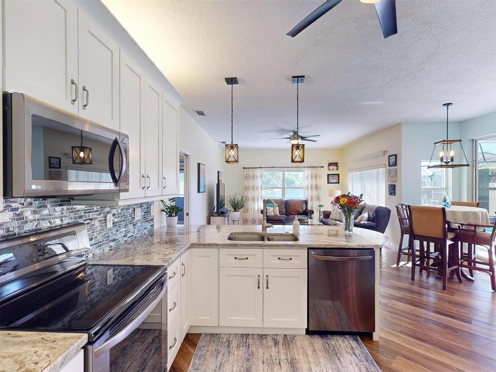 MCINTOSH LAKE - Residential