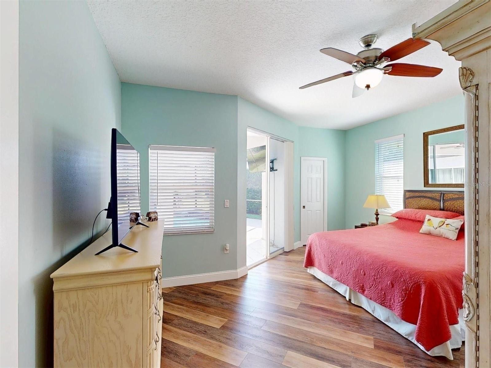 MCINTOSH LAKE - Residential