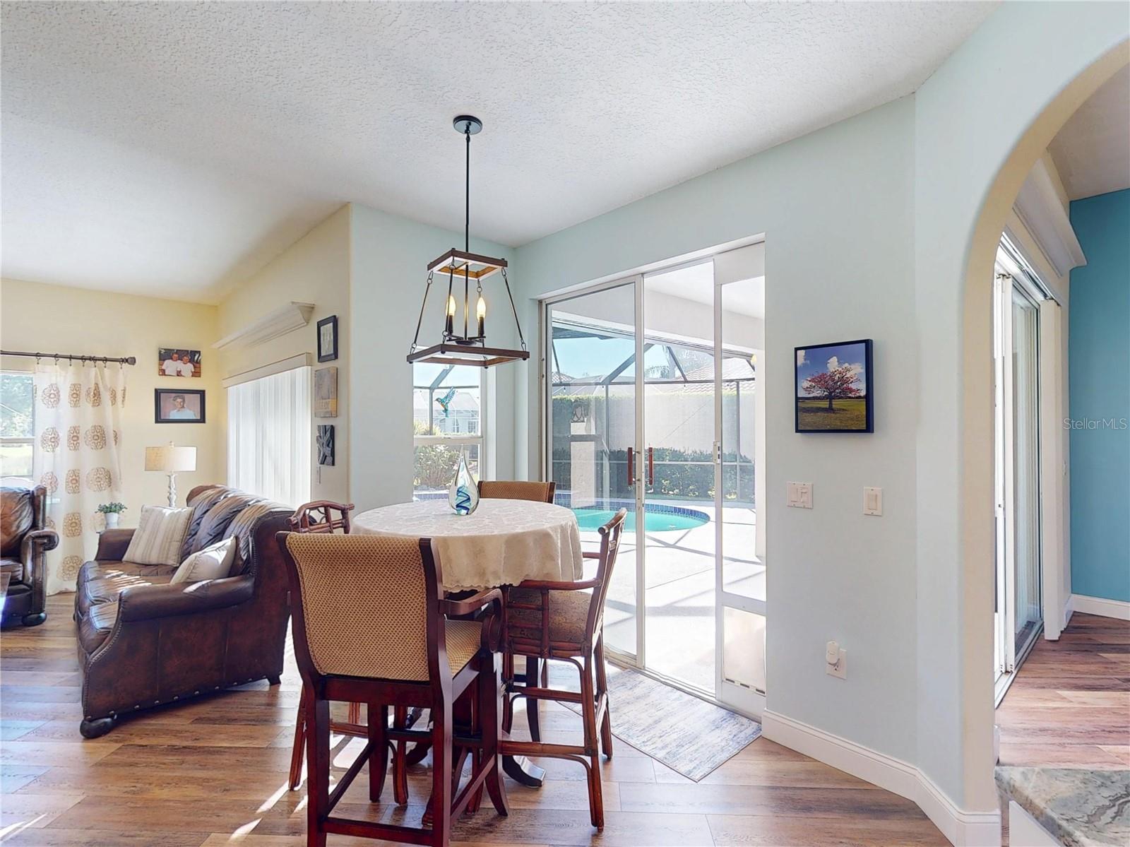 MCINTOSH LAKE - Residential