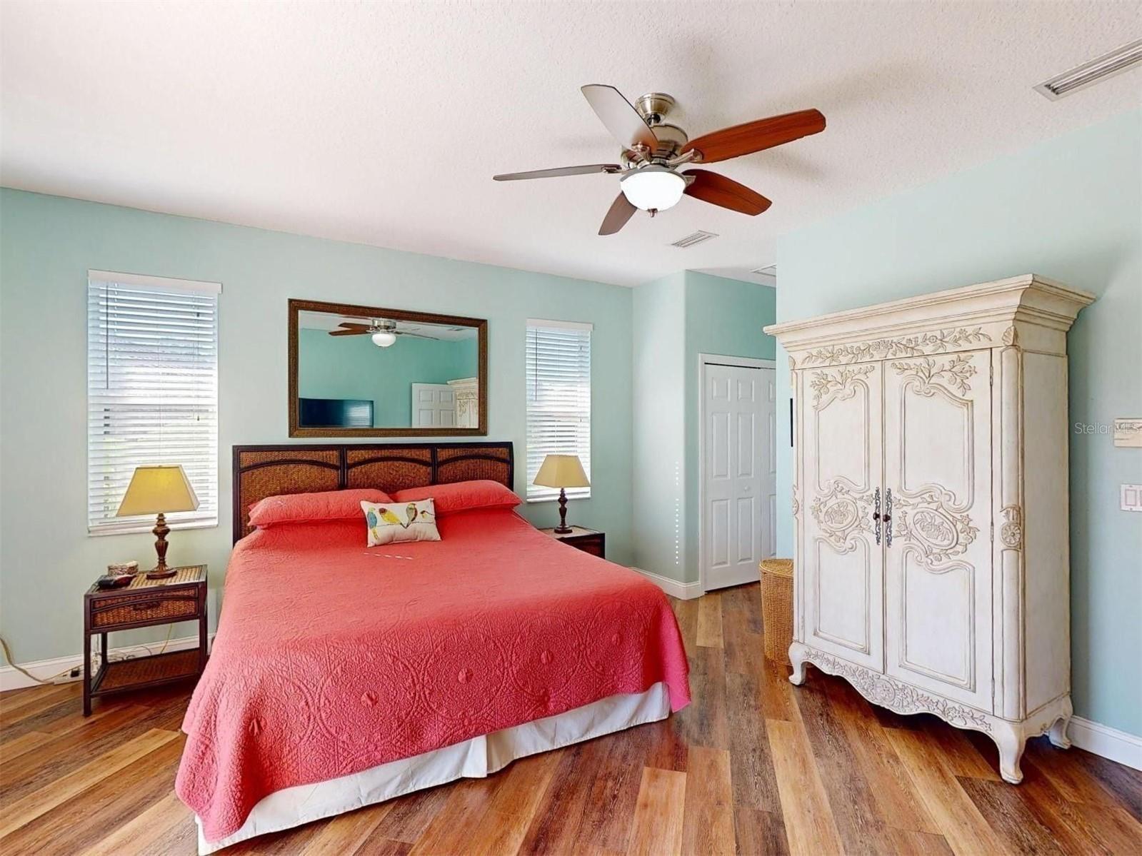 MCINTOSH LAKE - Residential