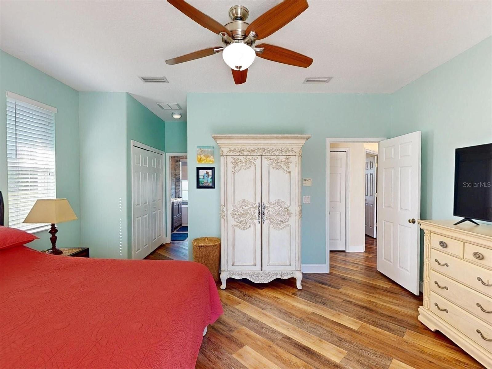 MCINTOSH LAKE - Residential