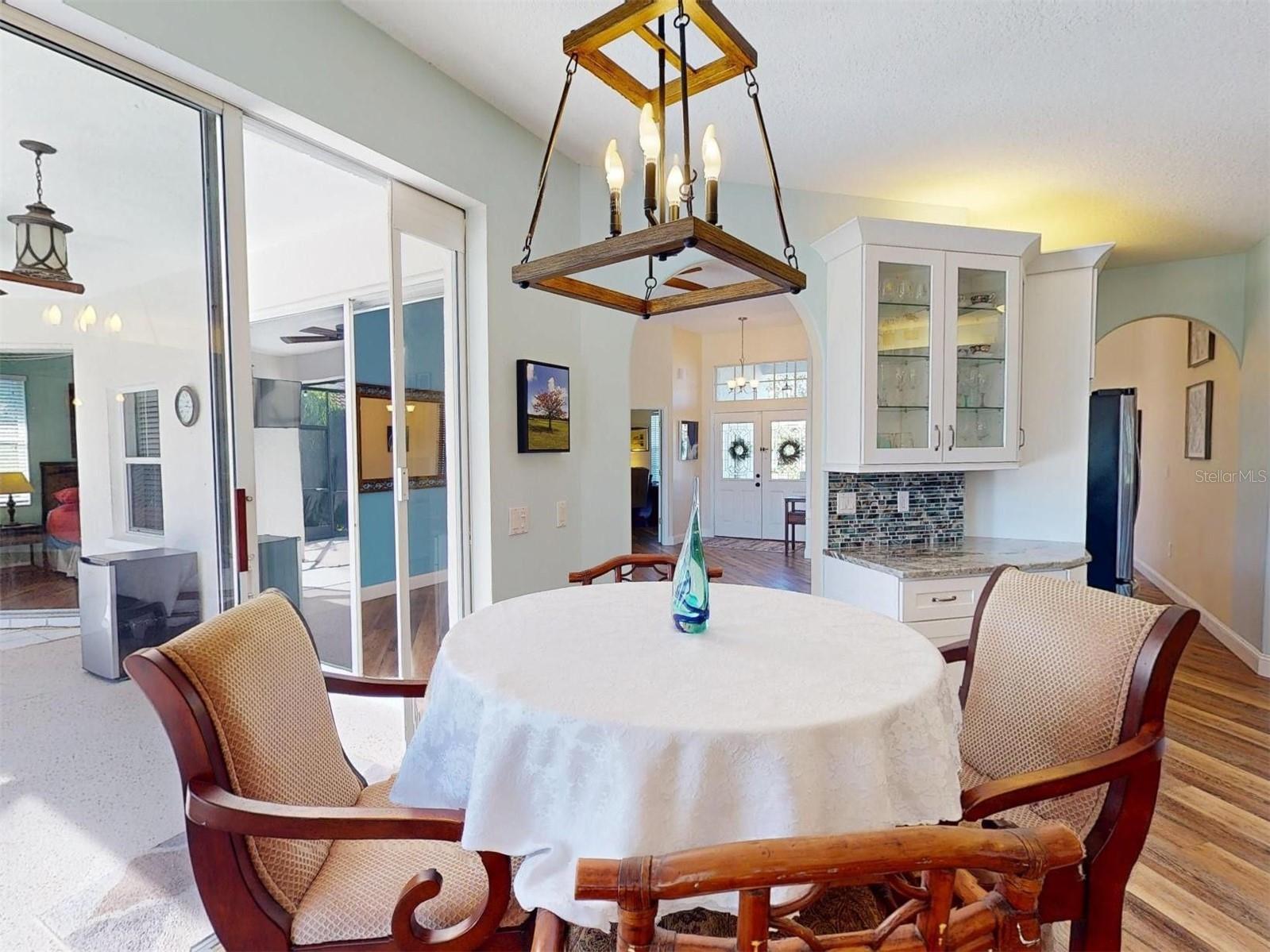 MCINTOSH LAKE - Residential