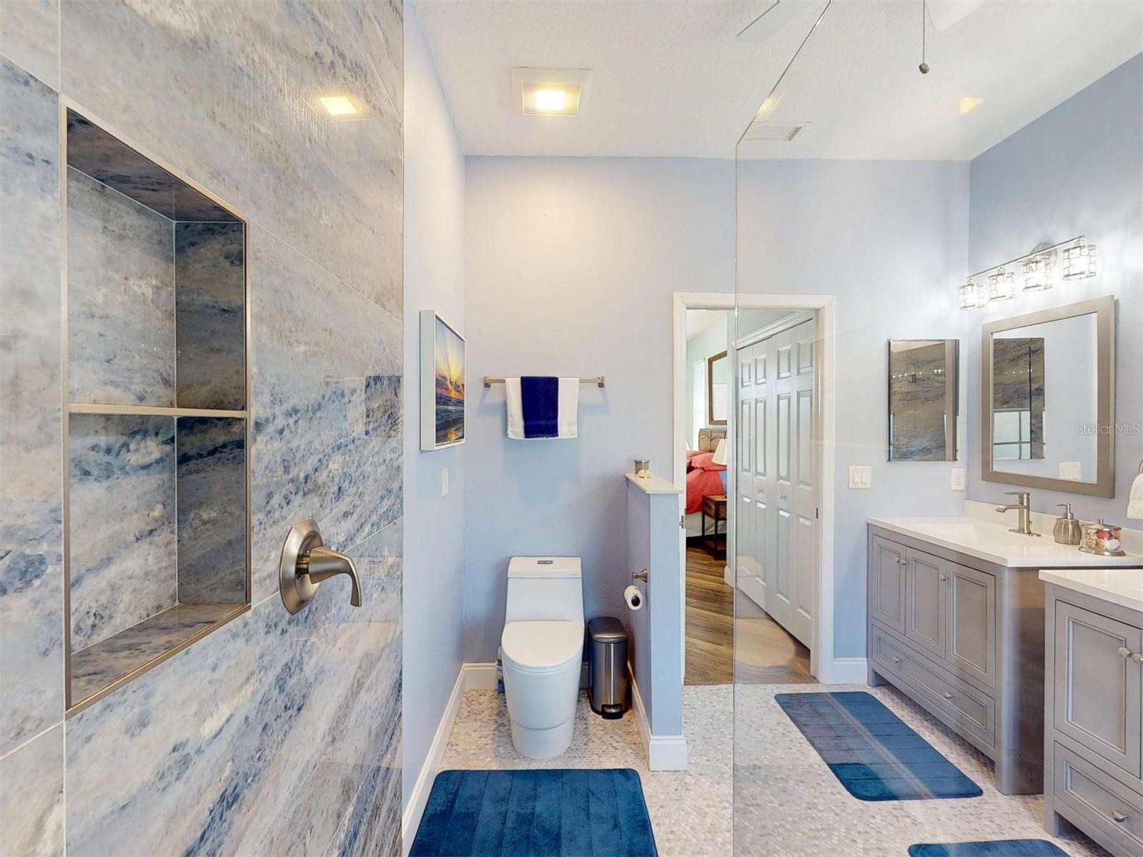 MCINTOSH LAKE - Residential