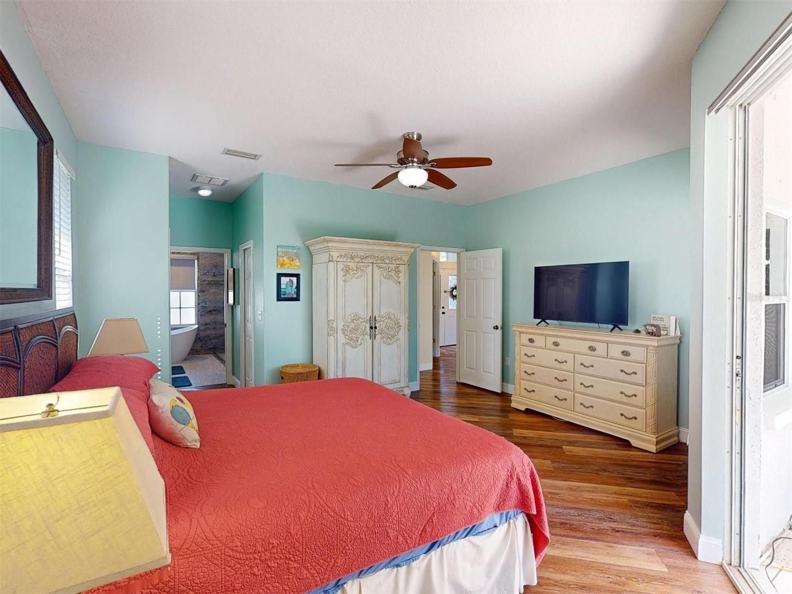 MCINTOSH LAKE - Residential